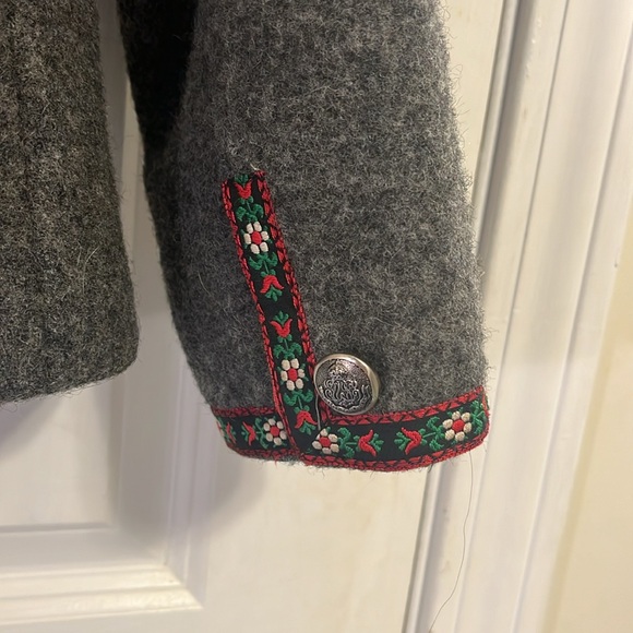 Vintage wool jacket, Lanz Originals, grey wool with red, white, and green accent - Picture 5 of 5